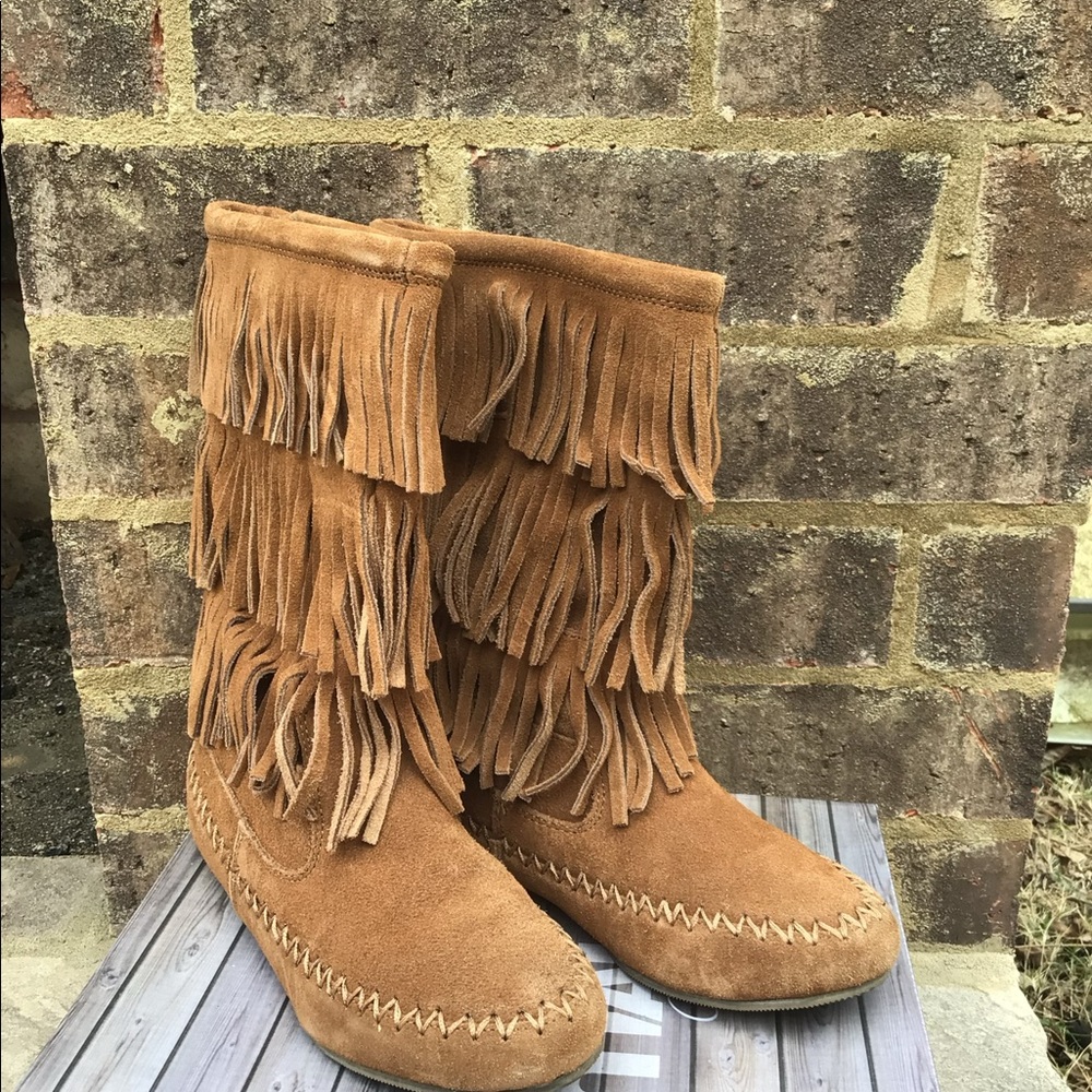 Youth fringe moccasins in box